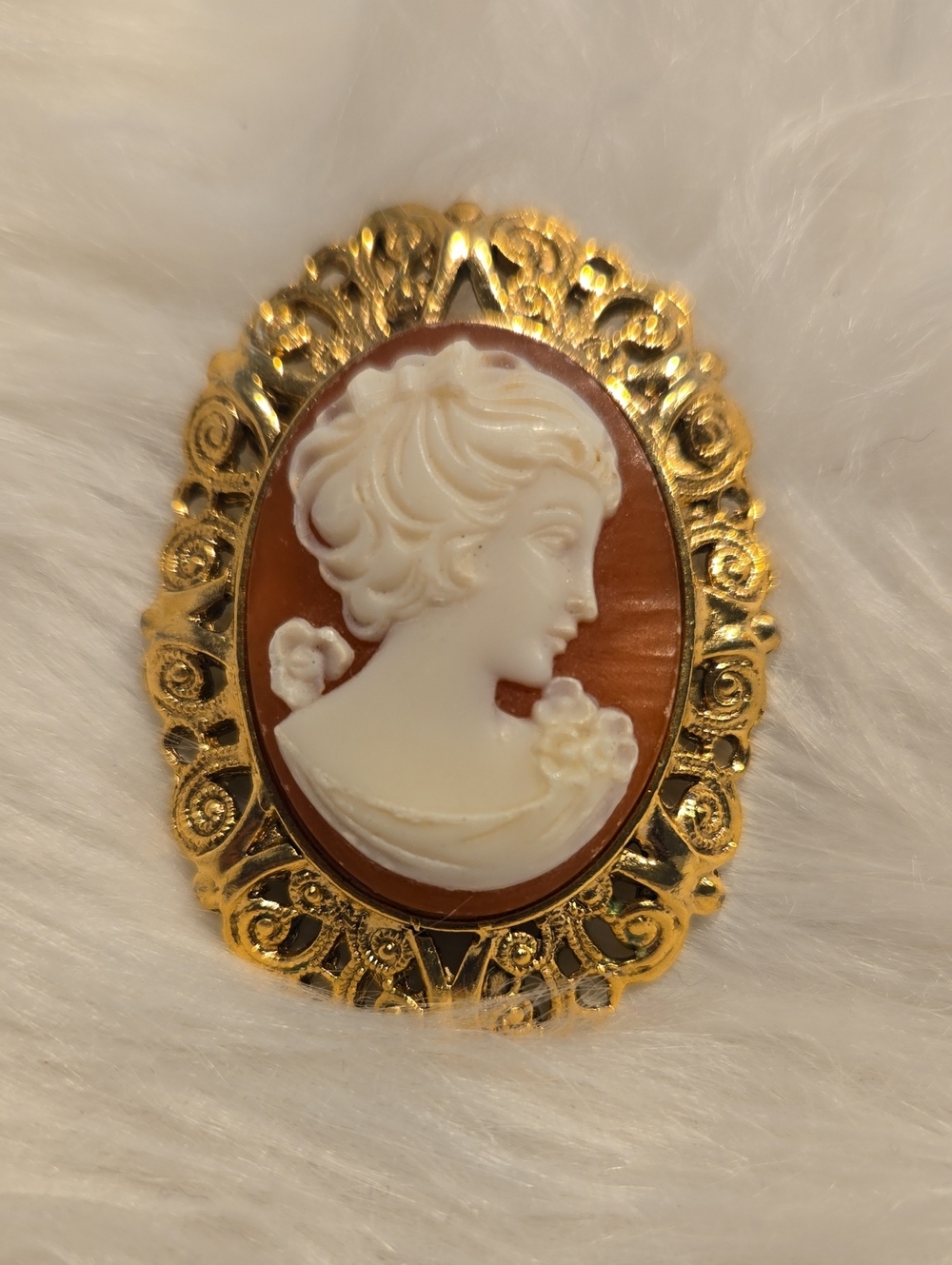 Gold-Tone White and Brown Cameo Brooch - Classic